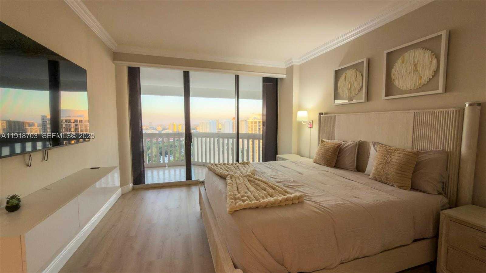 Small Image of 2000 ISLAND BLVD #3004, Aventura Number 35