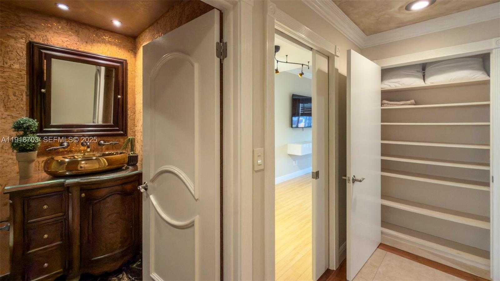 Small Image of 2000 ISLAND BLVD #3004, Aventura Number 37