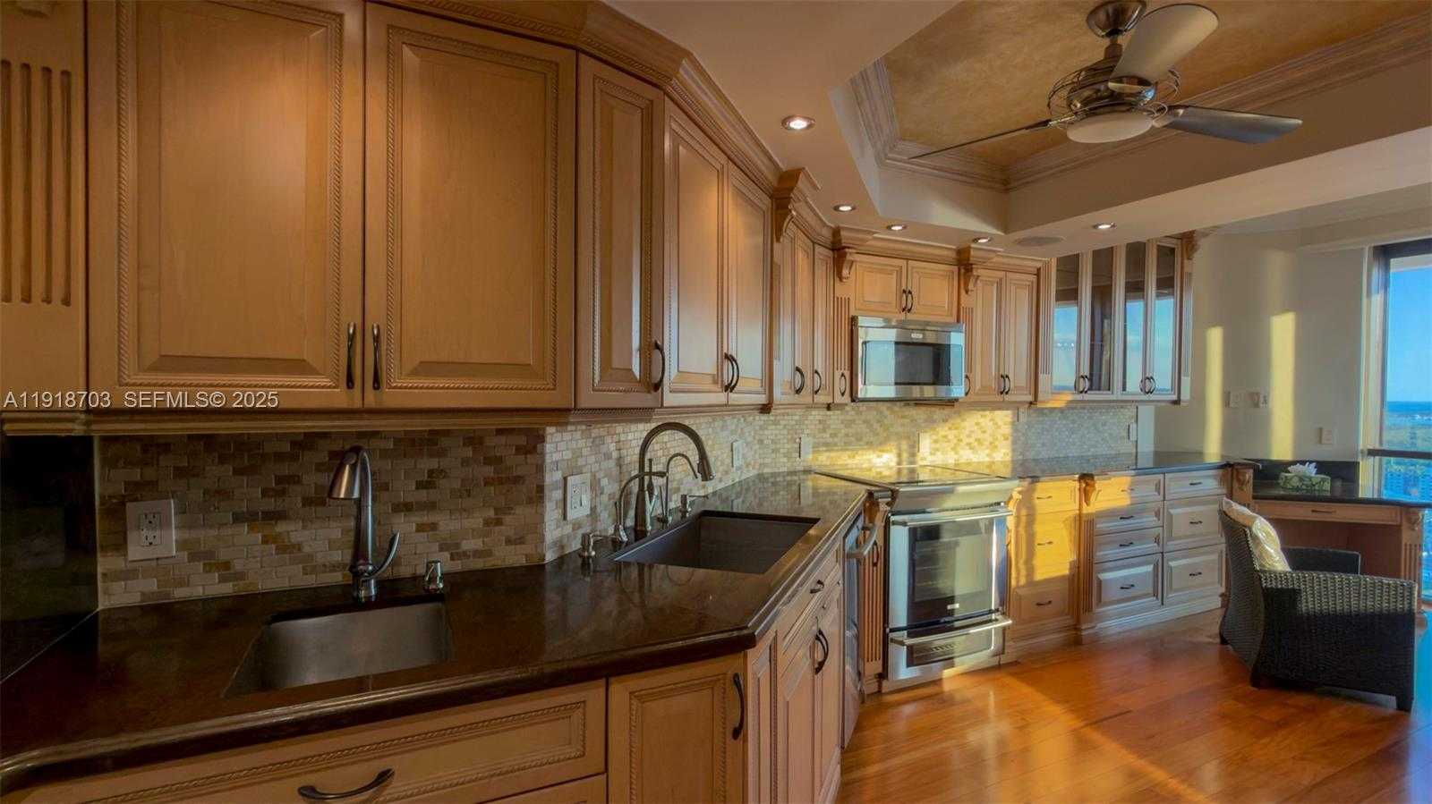 Small Image of 2000 ISLAND BLVD #3004, Aventura Number 4