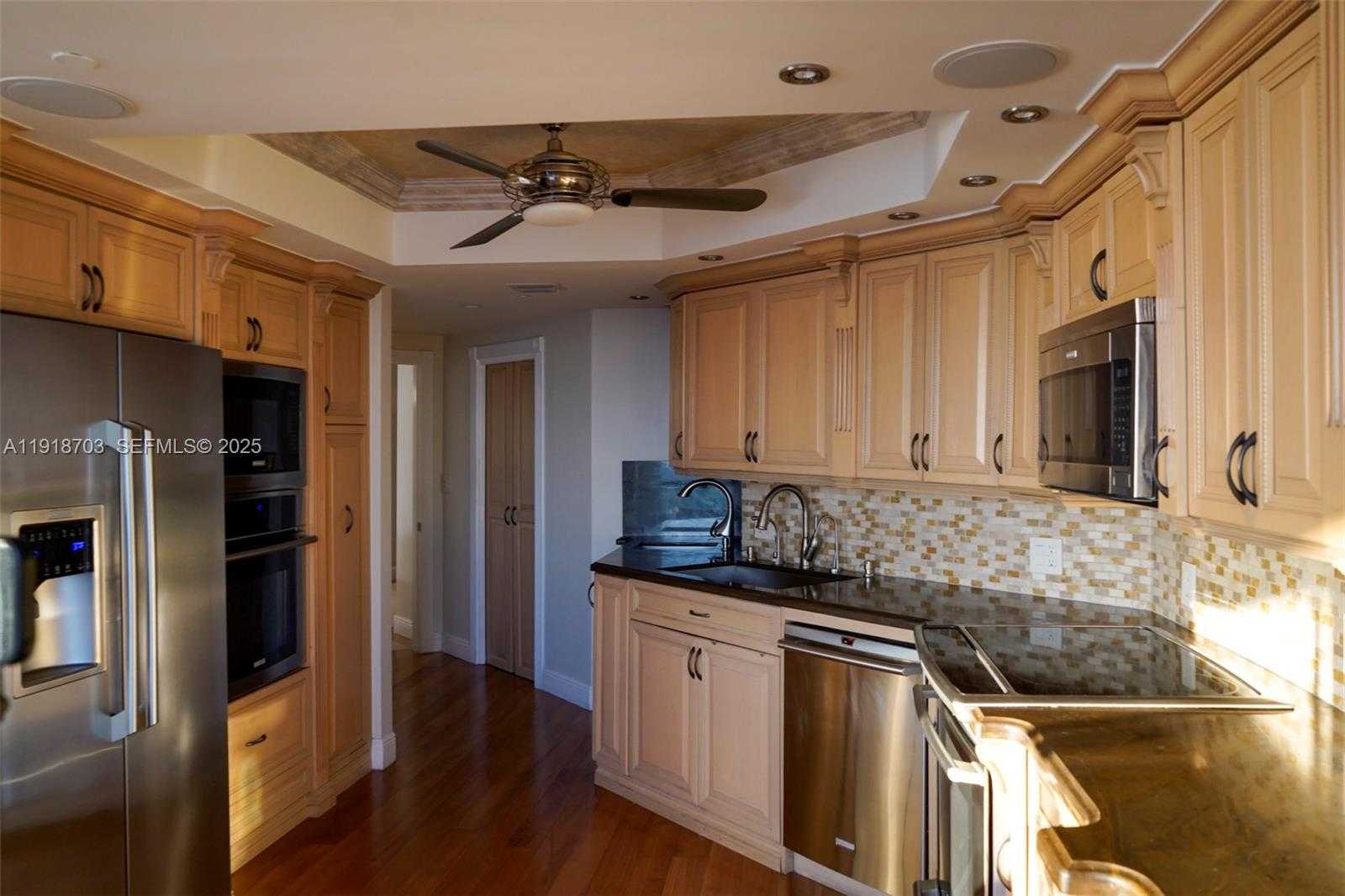 Small Image of 2000 ISLAND BLVD #3004, Aventura Number 43