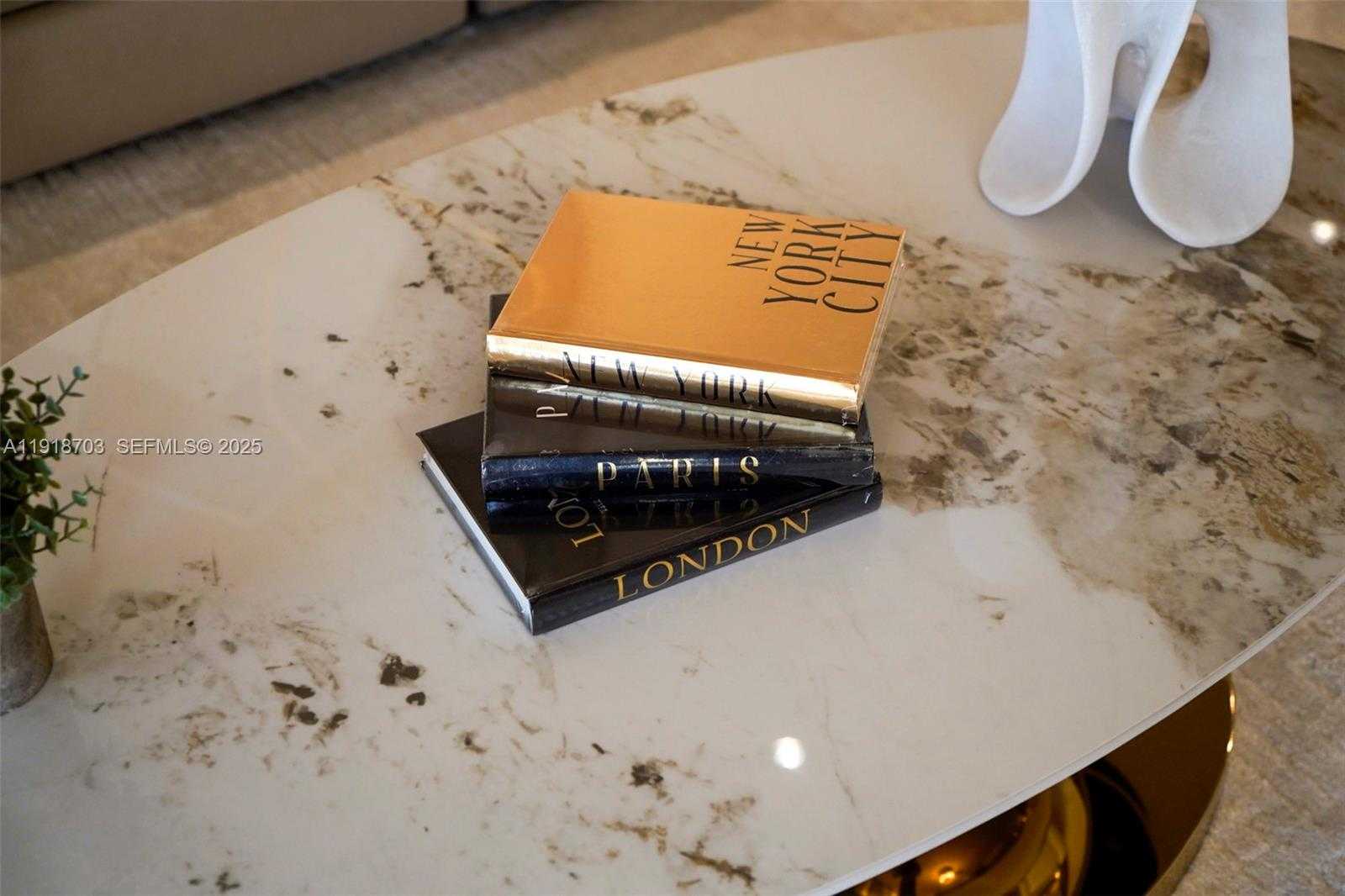 Small Image of 2000 ISLAND BLVD #3004, Aventura Number 44