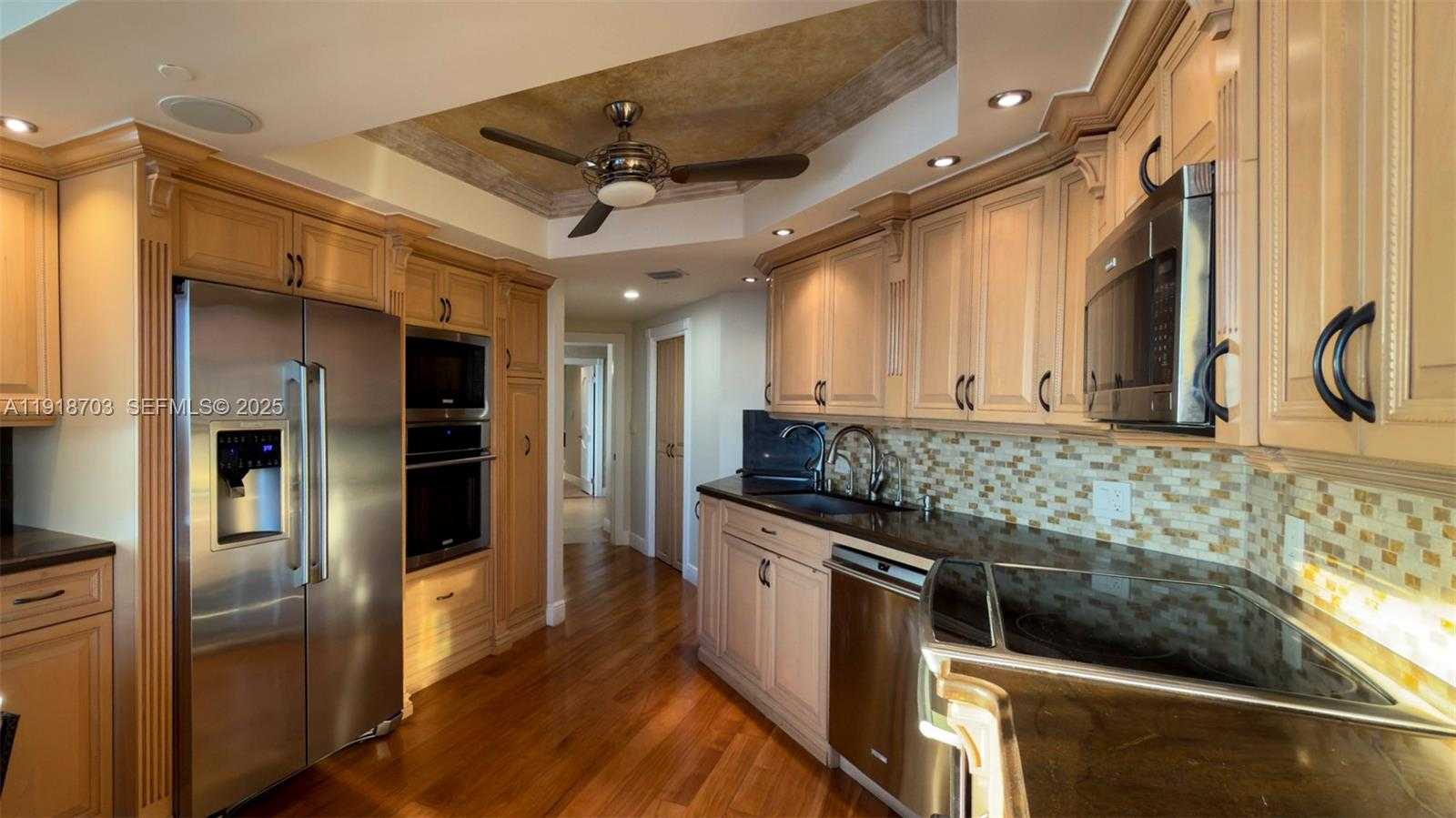 Small Image of 2000 ISLAND BLVD #3004, Aventura Number 5