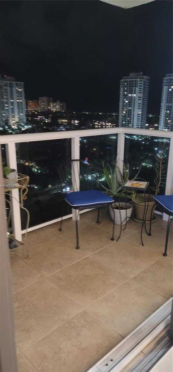 Imagen de Pequeño Objeto