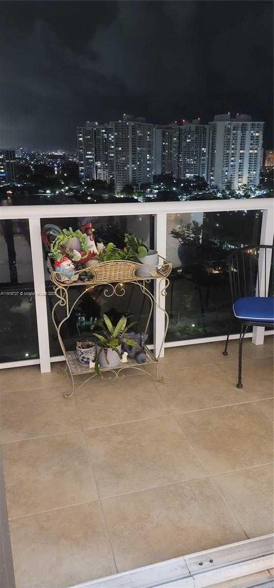 Imagen de Pequeño Objeto