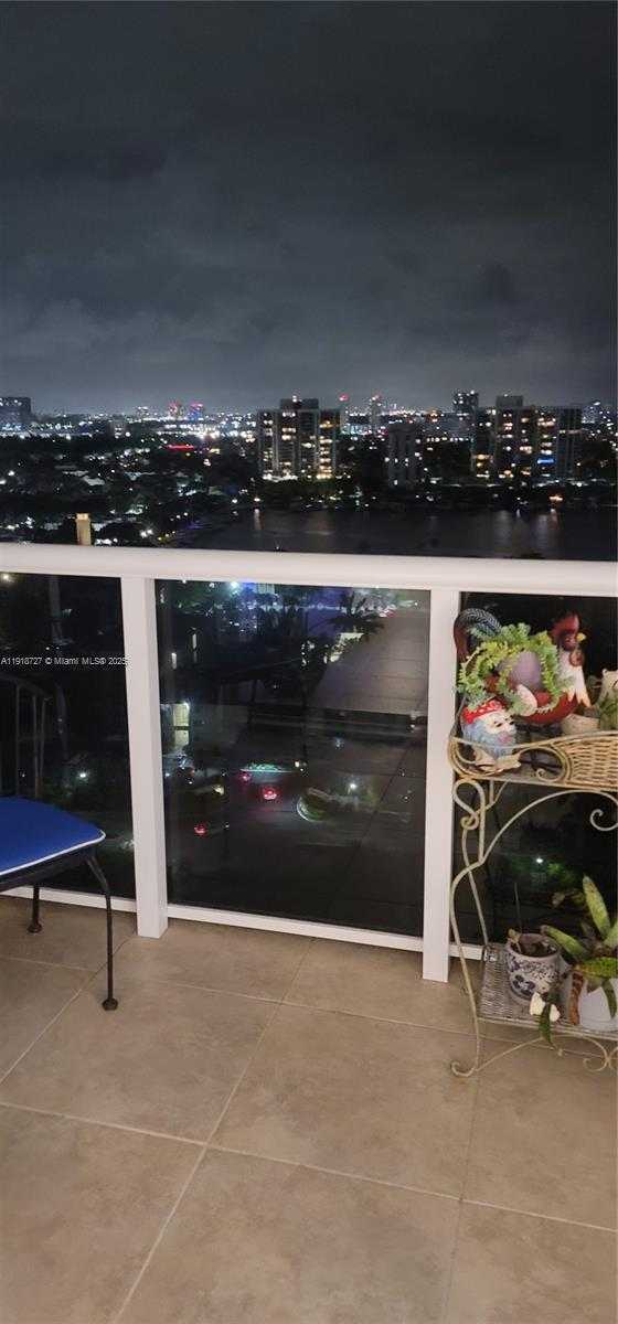 Imagen de Pequeño Objeto