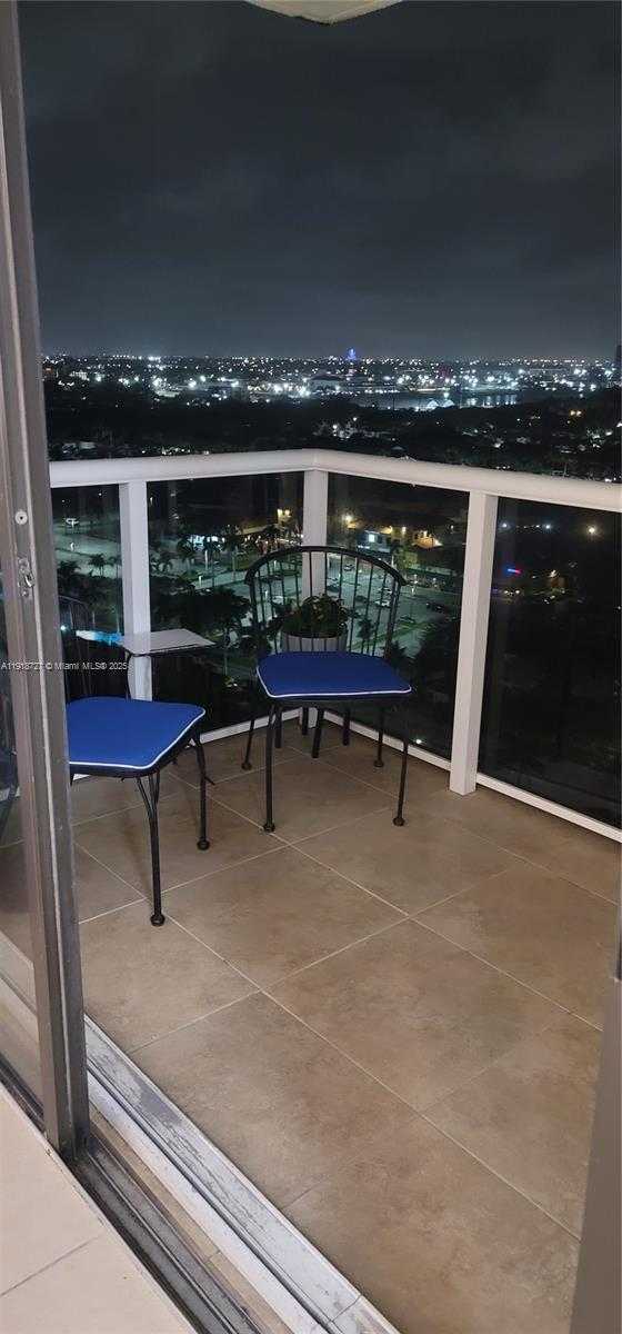 Imagen de Pequeño Objeto