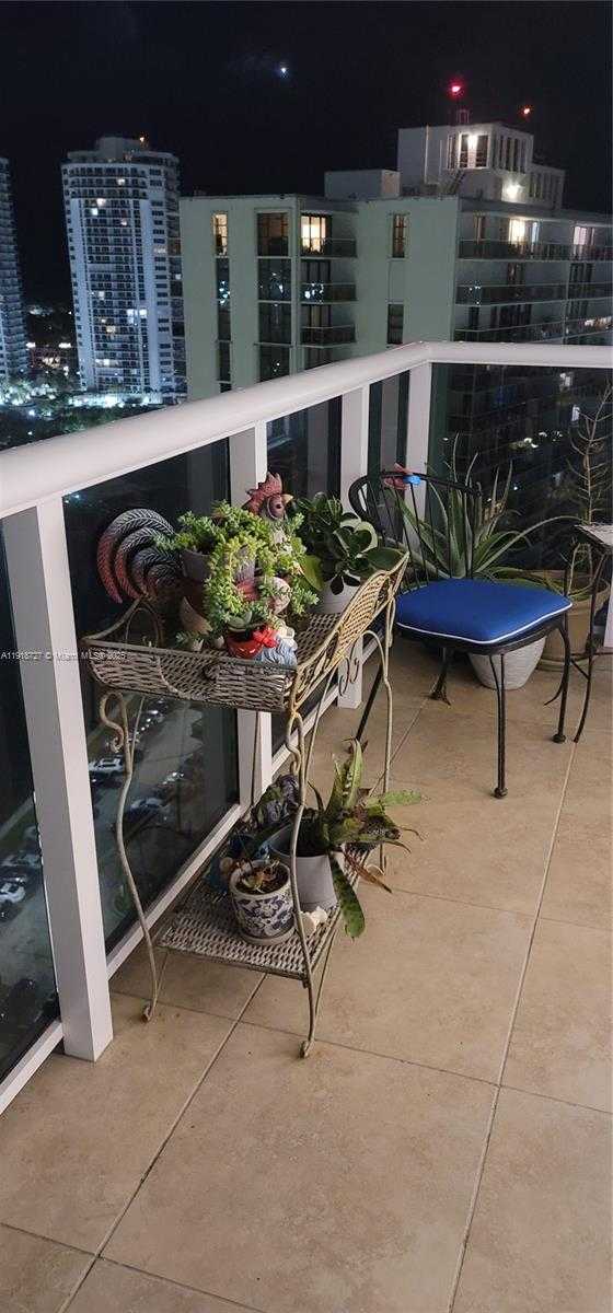 Imagen de Pequeño Objeto