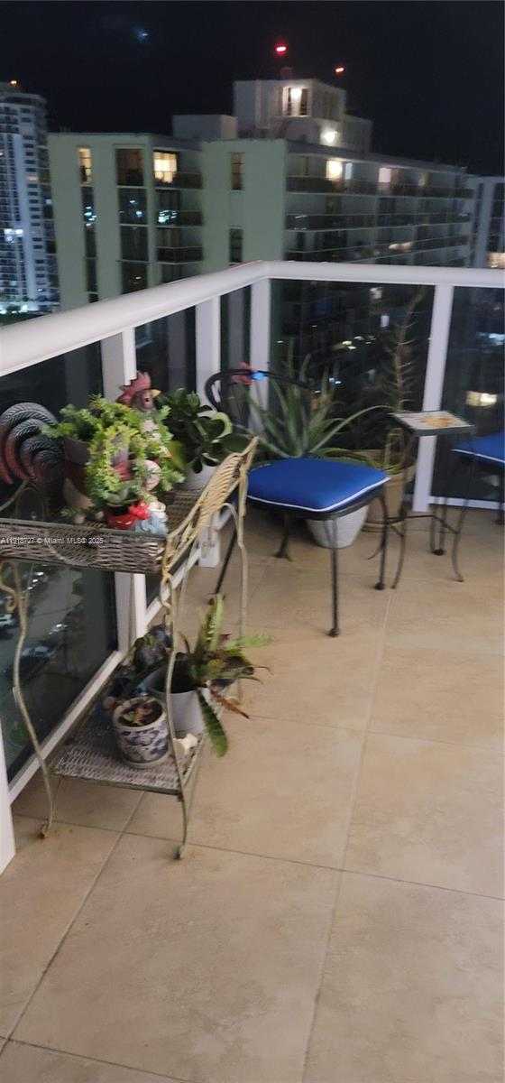 Imagen de Pequeño Objeto