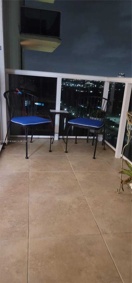 Imagen de Pequeño Objeto