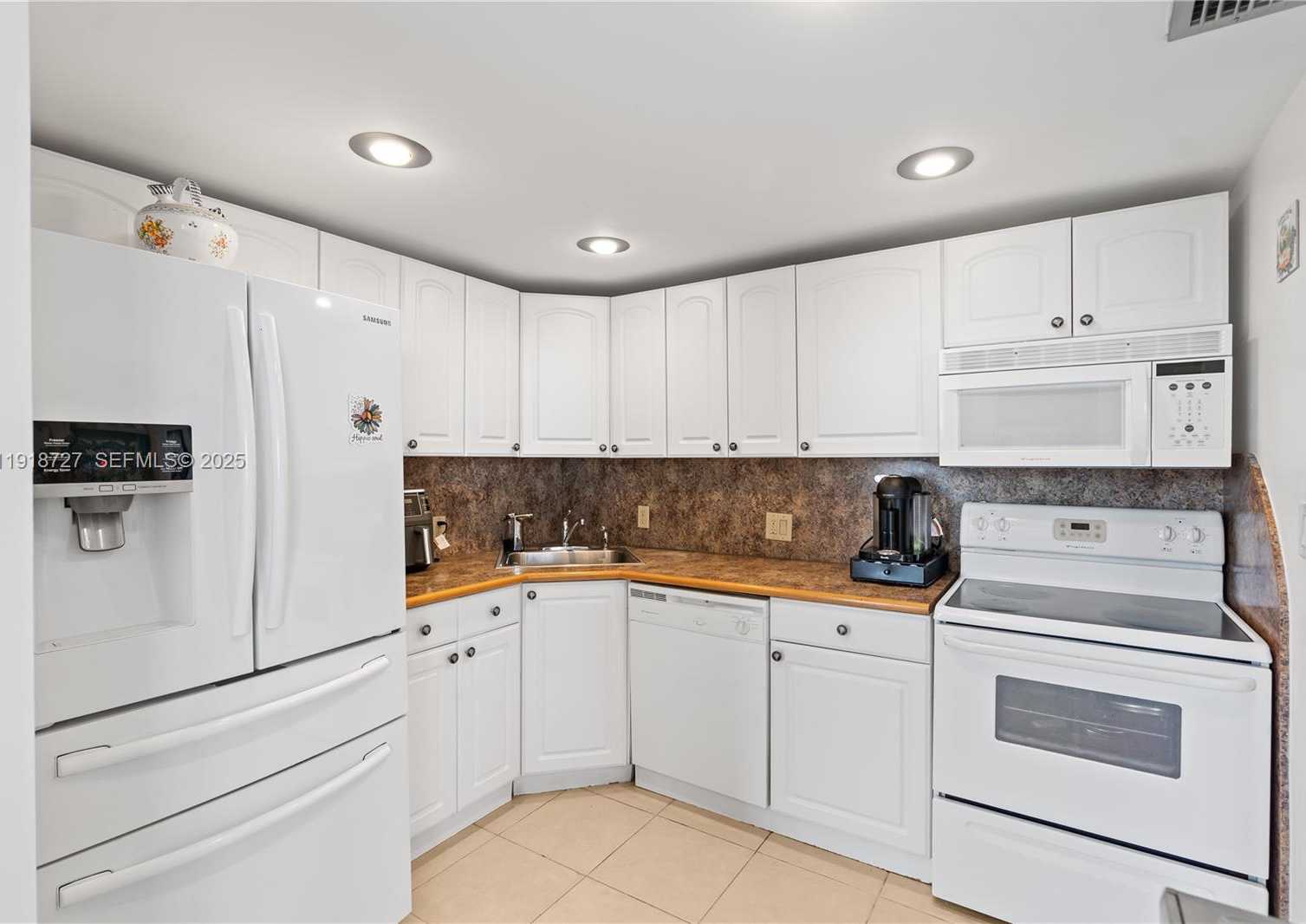 Small Image of 3675 NORTH COUNTRY CLUB DR #2201, Aventura Number 74