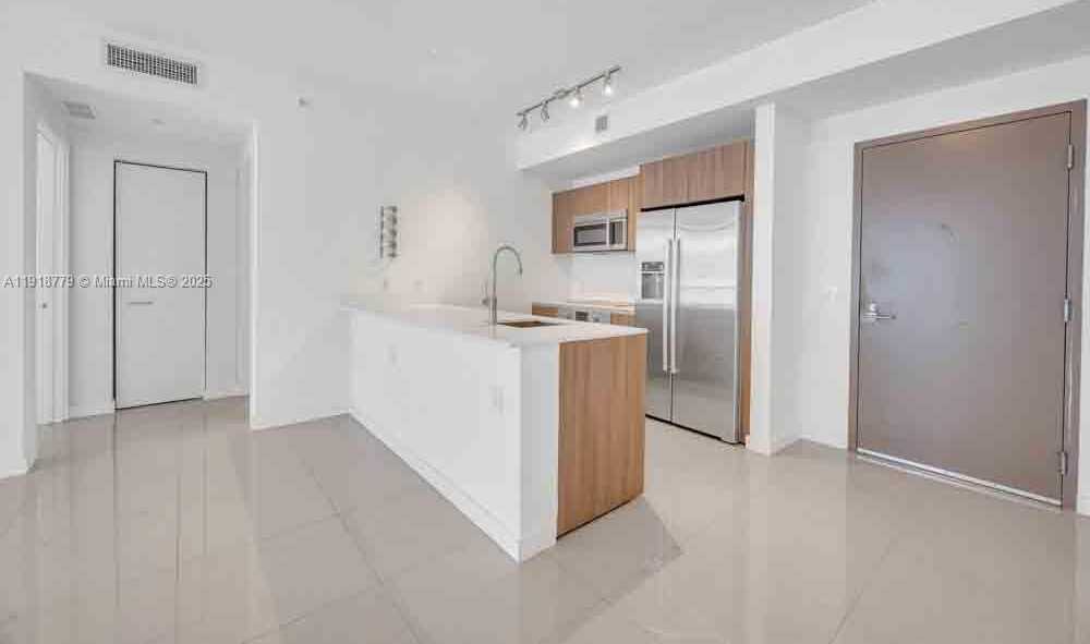 Small Image of 201 SOUTH WEST 17TH RD #302, Miami Number 4