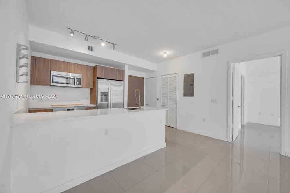 Small Image of 201 SOUTH WEST 17TH RD #302, Miami Number 7