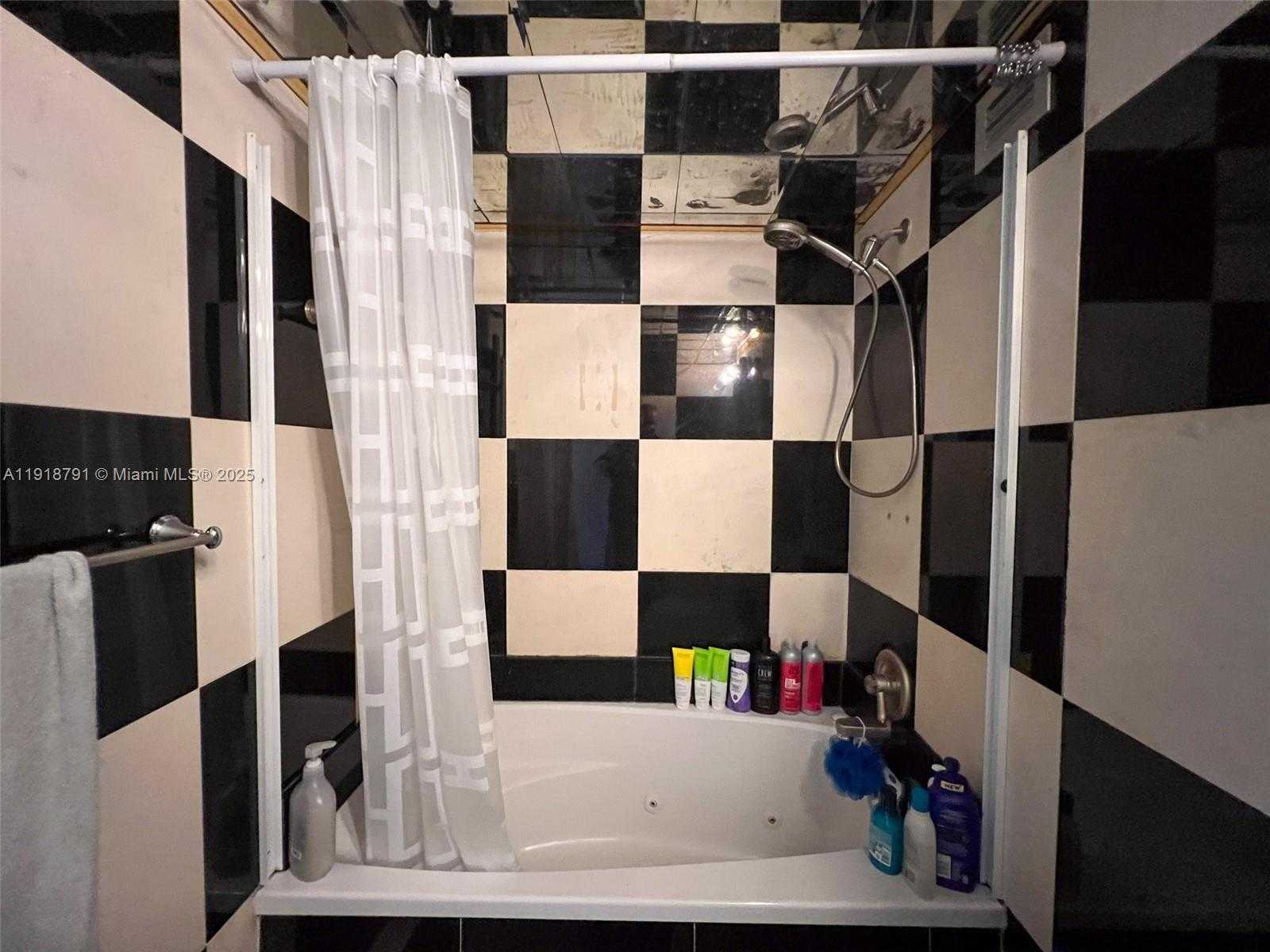 Small Image of 701 THREE ISLANDS BLVD #506, Hallandale Beach Number 15