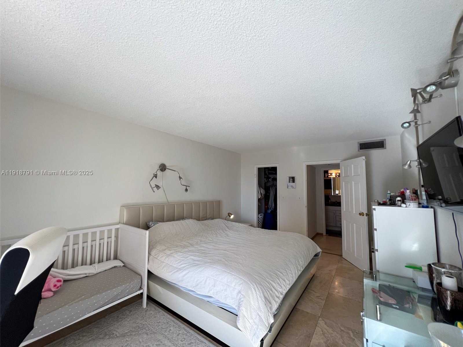 Small Image of 701 THREE ISLANDS BLVD #506, Hallandale Beach Number 18