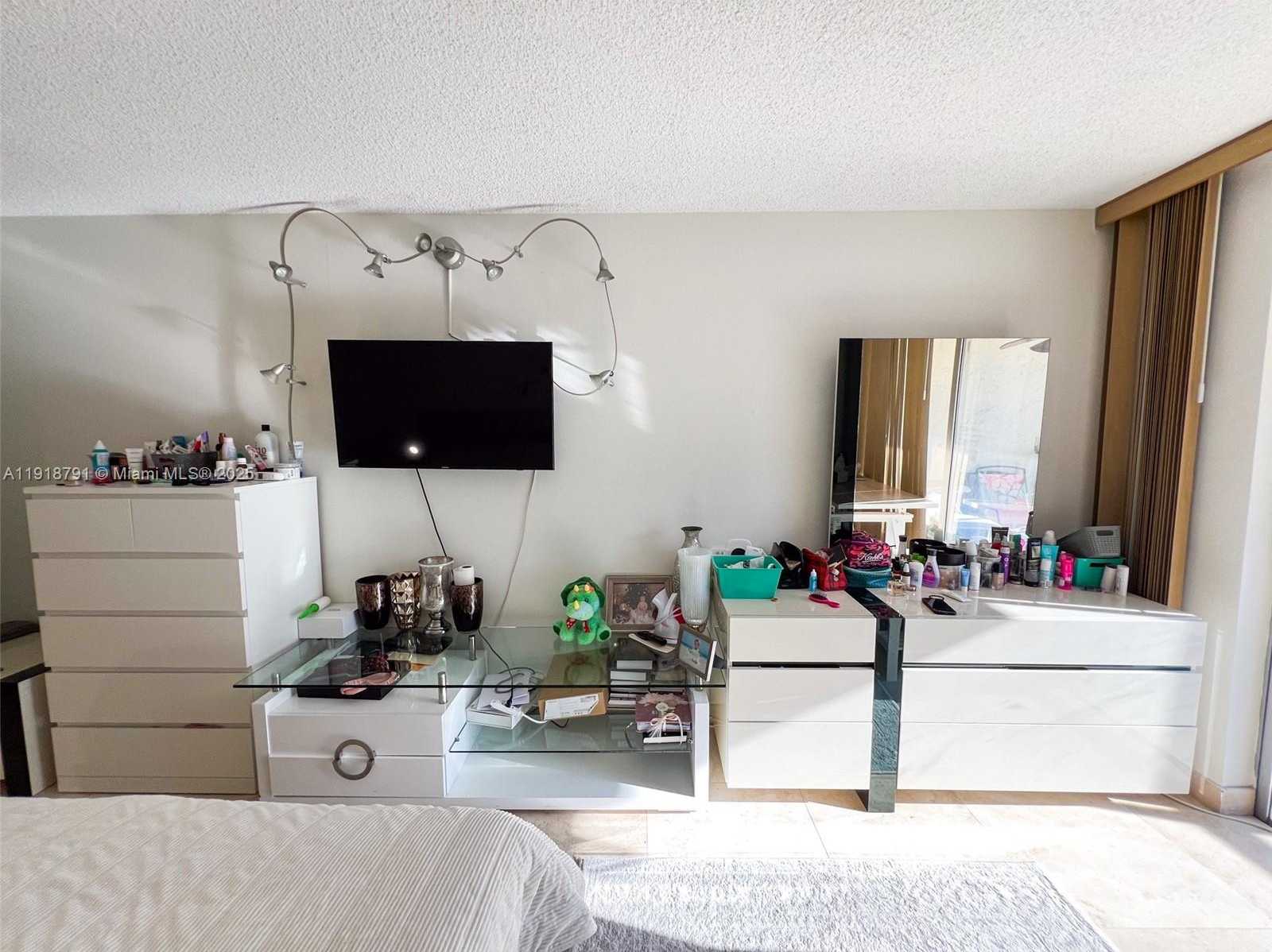 Small Image of 701 THREE ISLANDS BLVD #506, Hallandale Beach Number 19