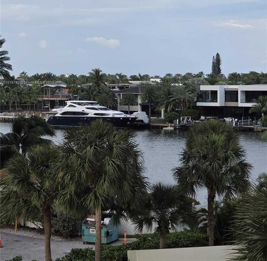 Small Image of 20191 EAST COUNTRY CLUB DR #403, Aventura Number 1