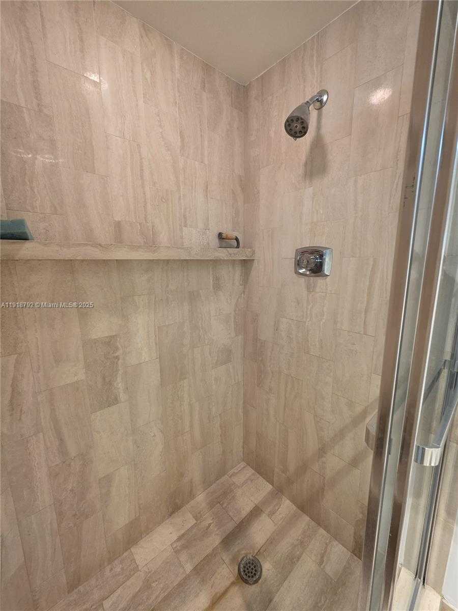 Small Image of 20191 EAST COUNTRY CLUB DR #403, Aventura Number 19