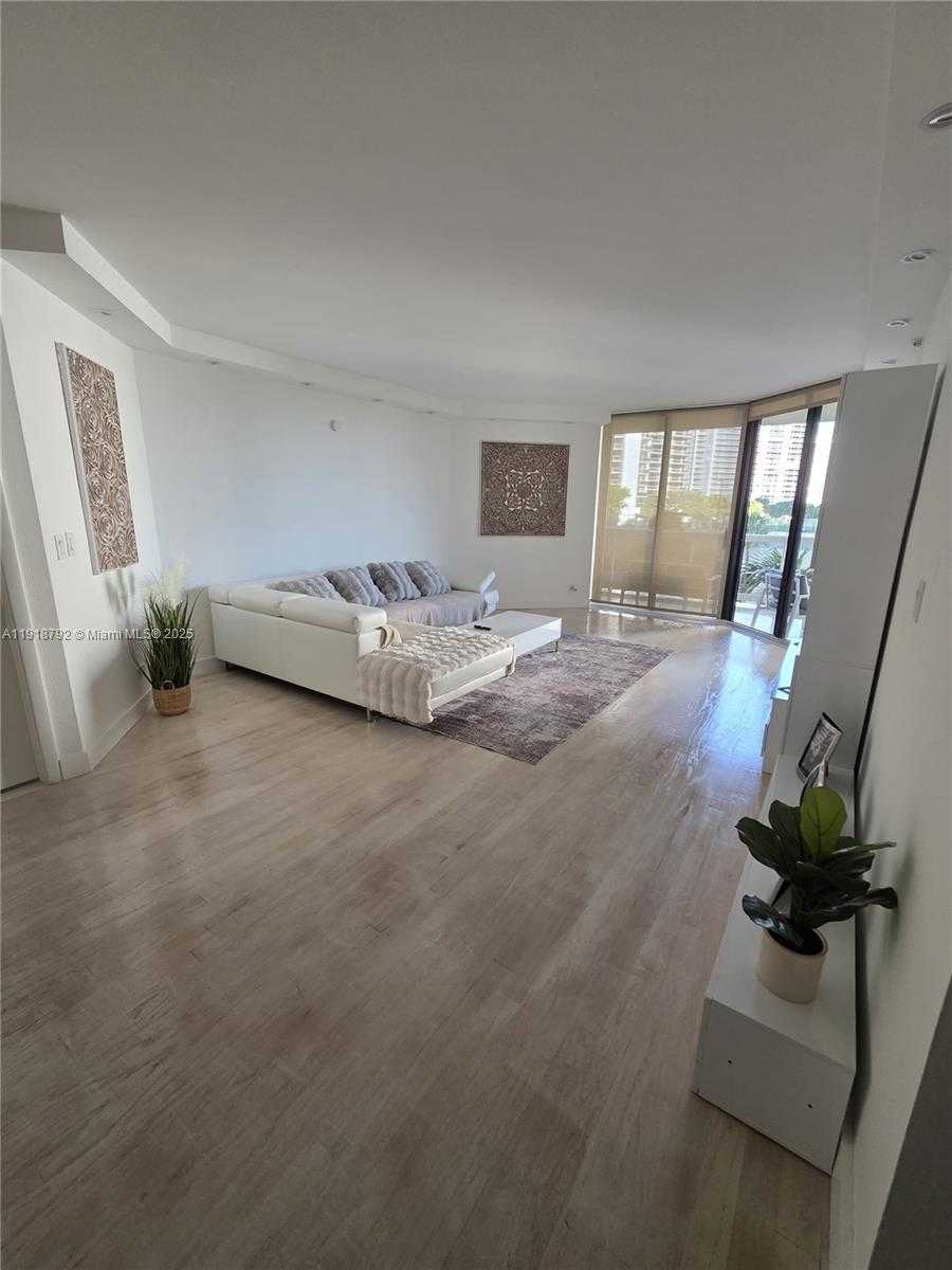 Small Image of 20191 EAST COUNTRY CLUB DR #403, Aventura Number 2