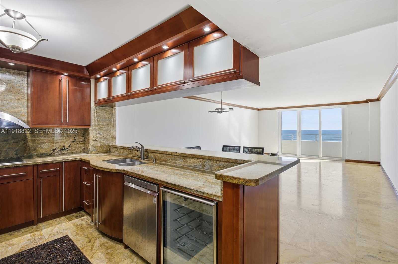 Small Image of 5555 COLLINS AVE #12N, Miami Beach Number 16