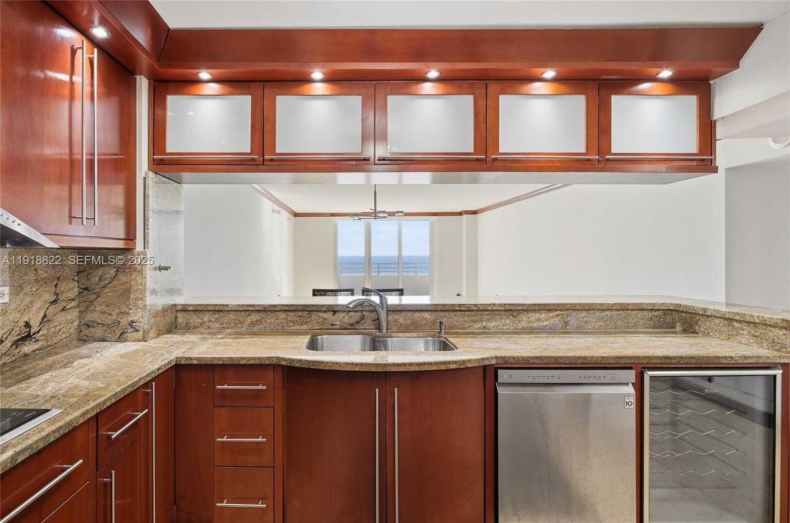 Small Image of 5555 COLLINS AVE #12N, Miami Beach Number 18