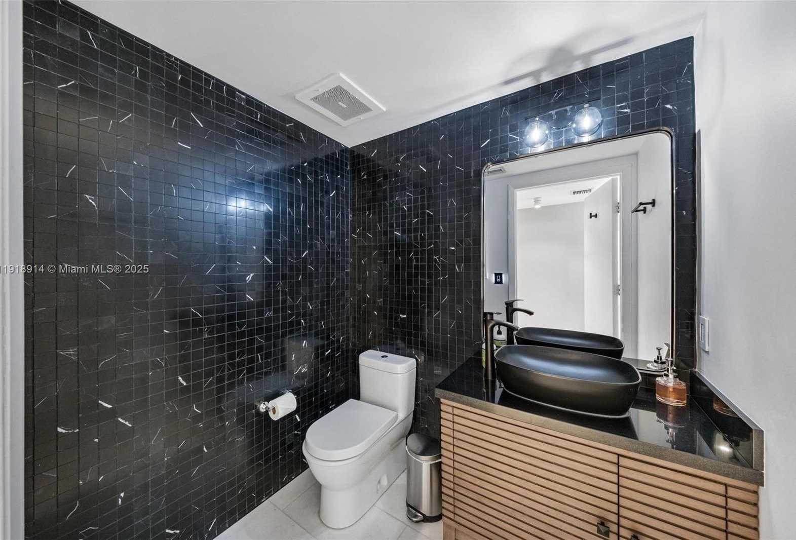 Small Image of 665 NORTH EAST 25TH ST #1805, Miami Number 30