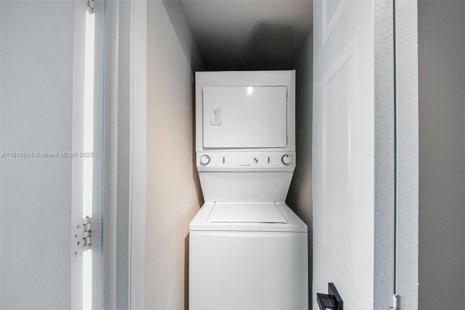 Small Image of 665 NORTH EAST 25TH ST #1805, Miami Number 31