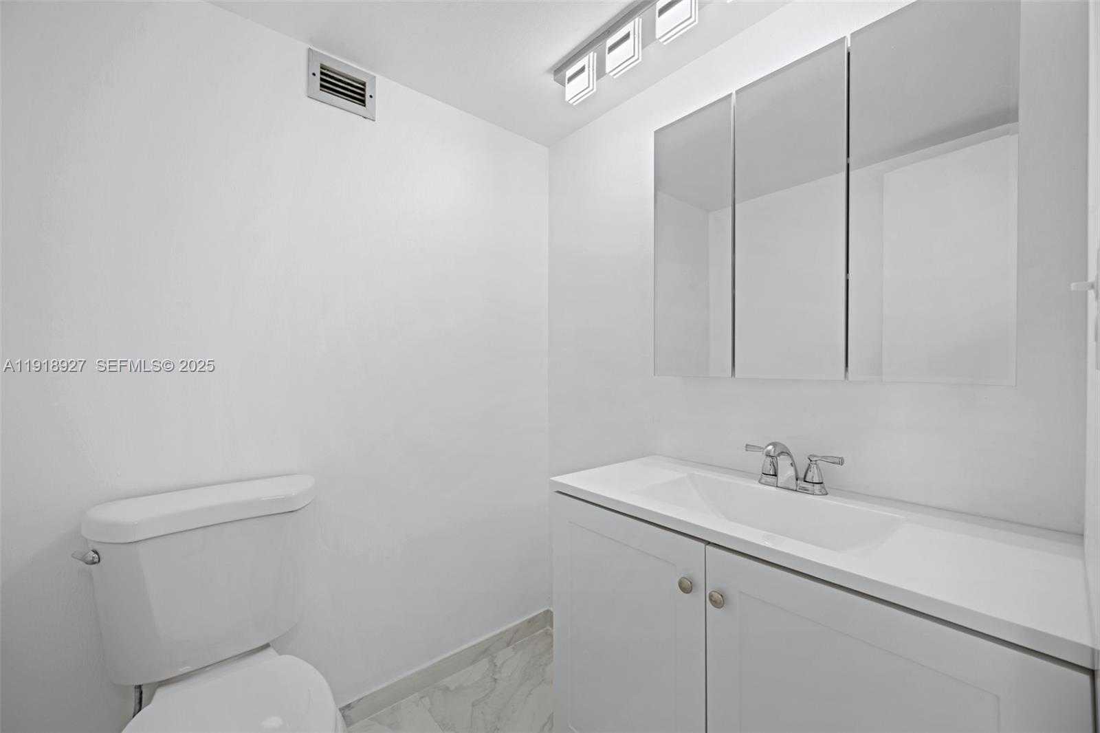 Small Image of 4101 PINE TREE DR #919, Miami Beach Number 10