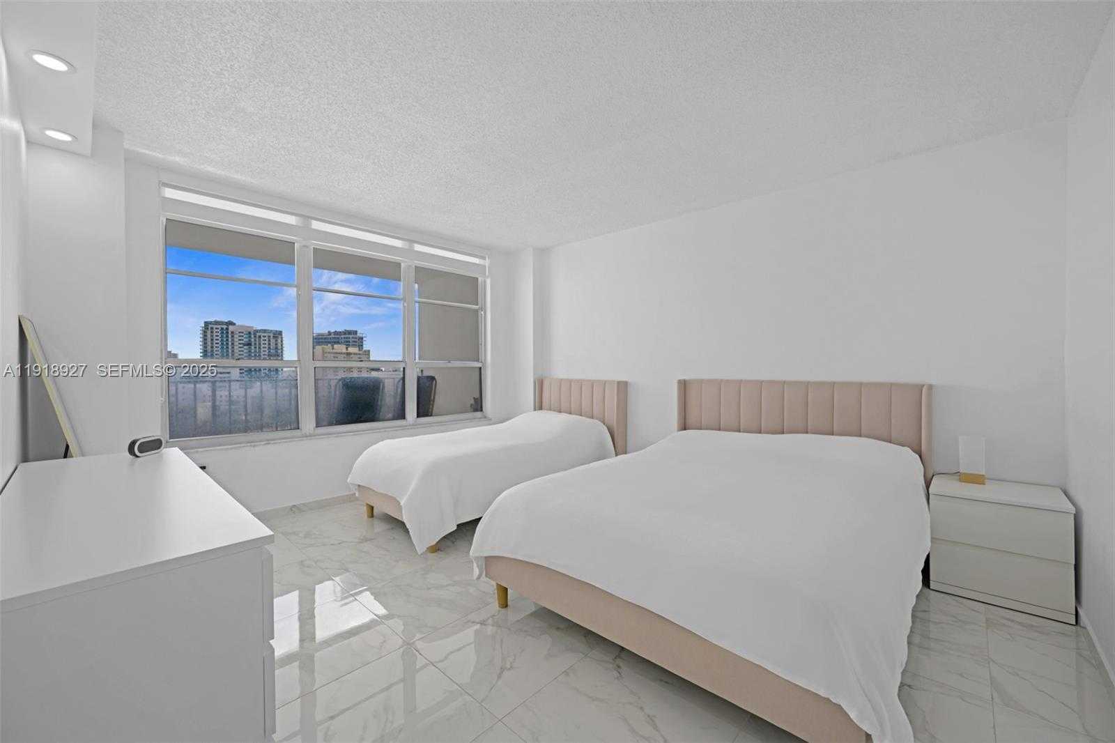 Small Image of 4101 PINE TREE DR #919, Miami Beach Number 11