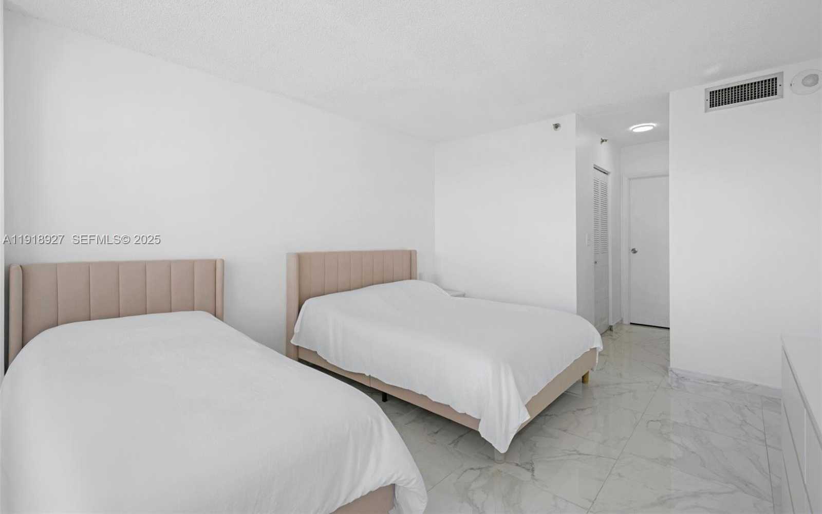 Small Image of 4101 PINE TREE DR #919, Miami Beach Number 13