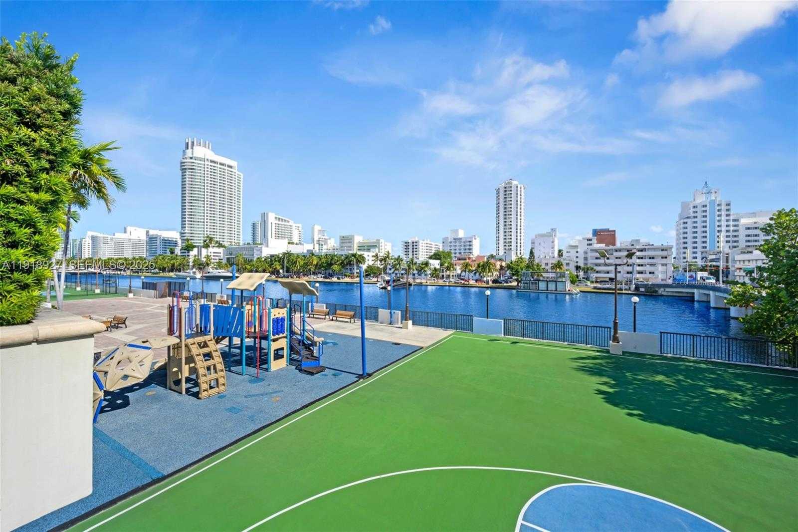 Small Image of 4101 PINE TREE DR #919, Miami Beach Number 20