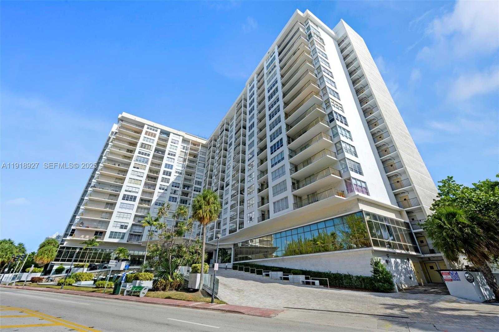 Small Image of 4101 PINE TREE DR #919, Miami Beach Number 25