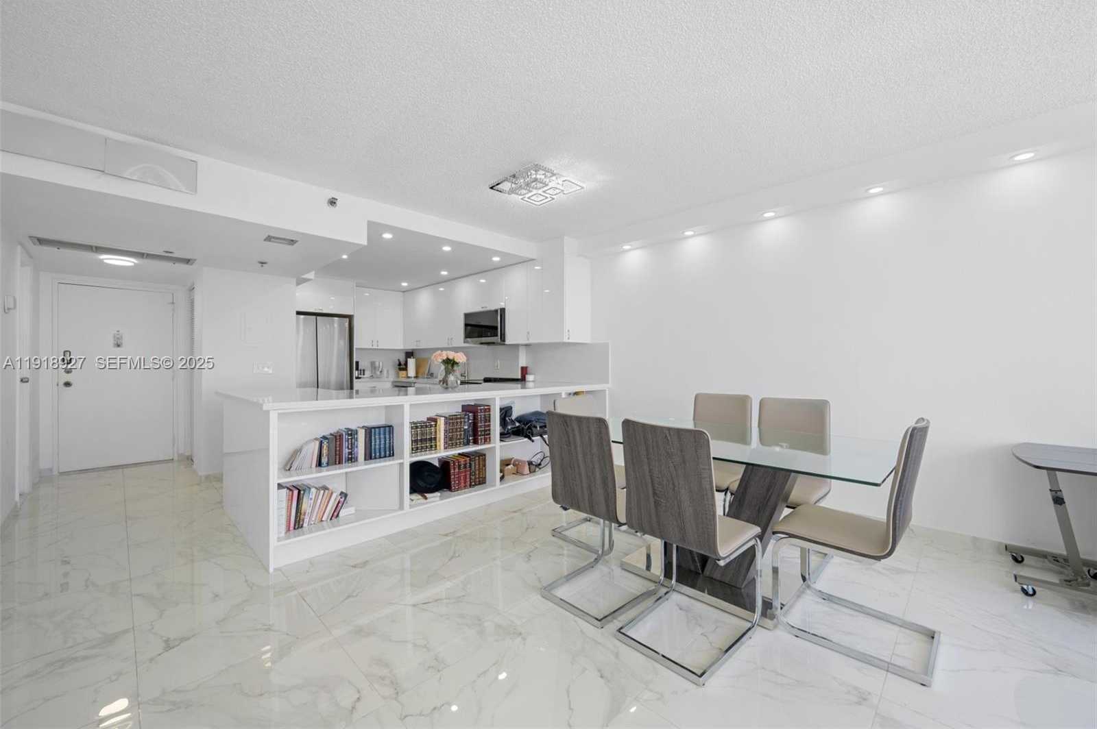 Small Image of 4101 PINE TREE DR #919, Miami Beach Number 5