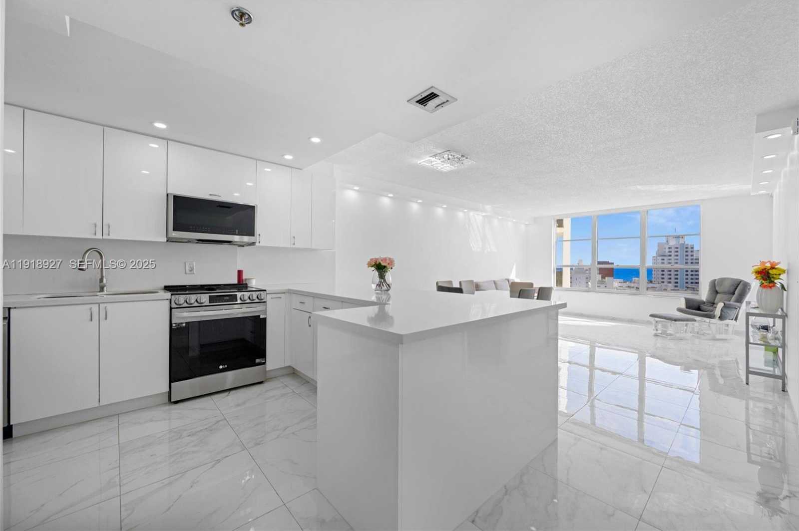Small Image of 4101 PINE TREE DR #919, Miami Beach Number 7