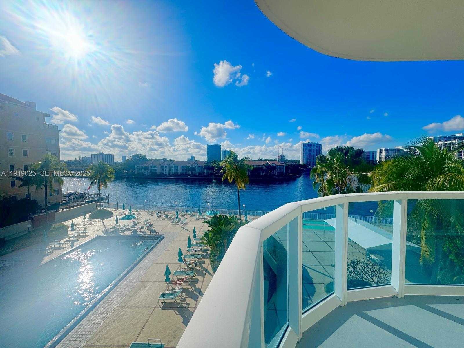 Imagen de Pequeño Objeto