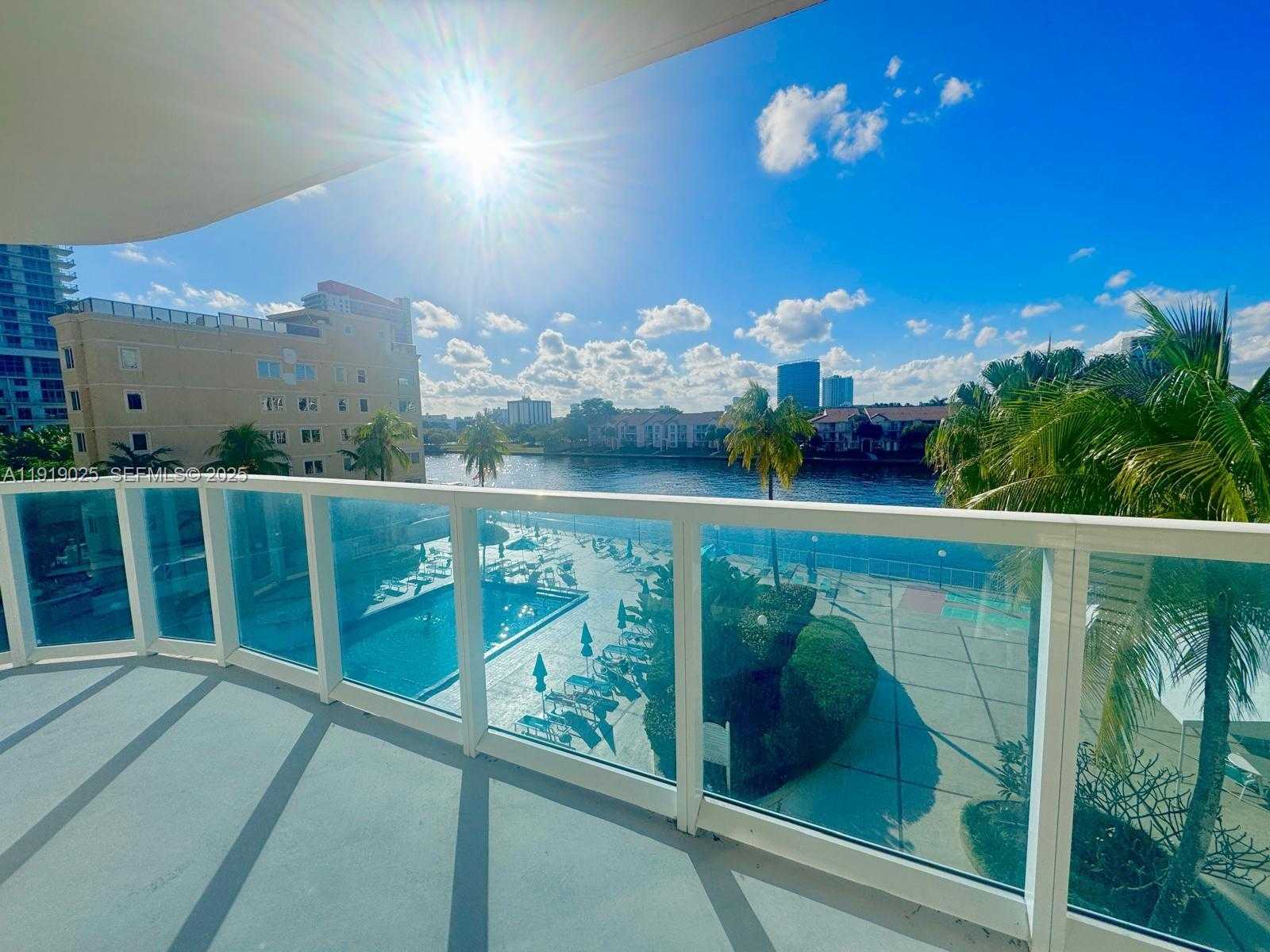 Imagen de Pequeño Objeto