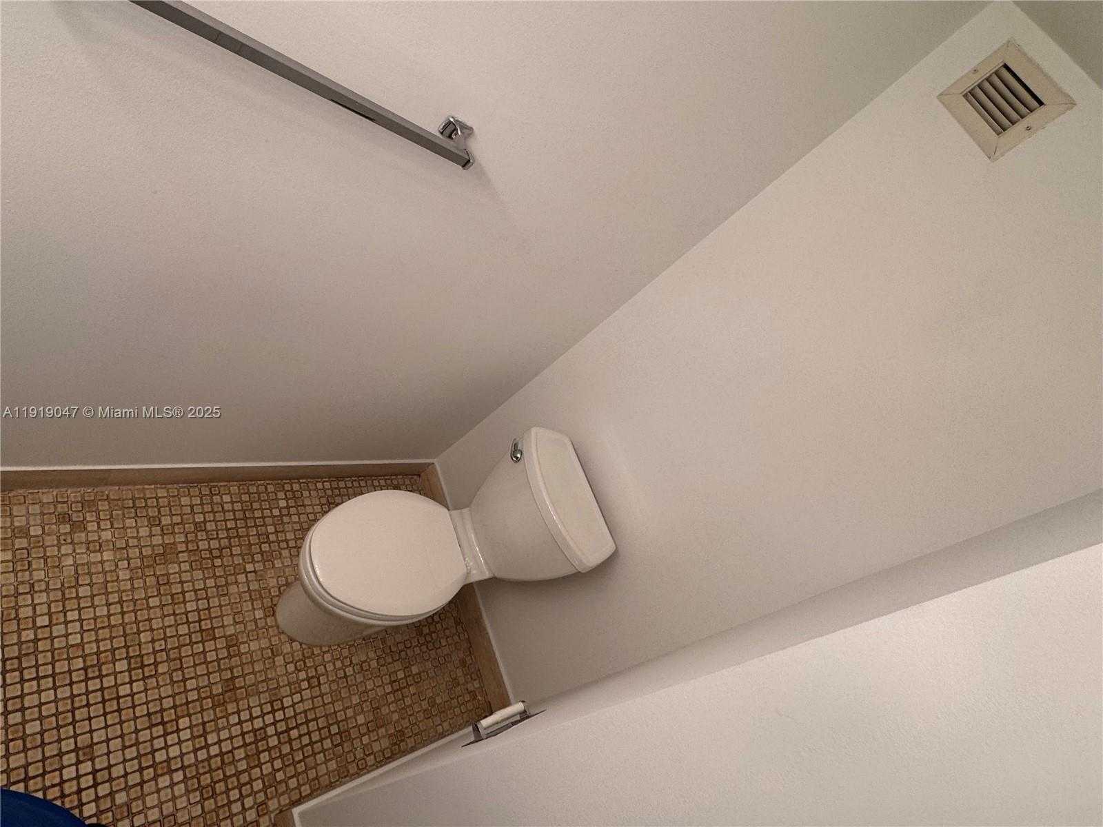 Small Image of 2500 PARKVIEW DR #1109, Hallandale Beach Number 15