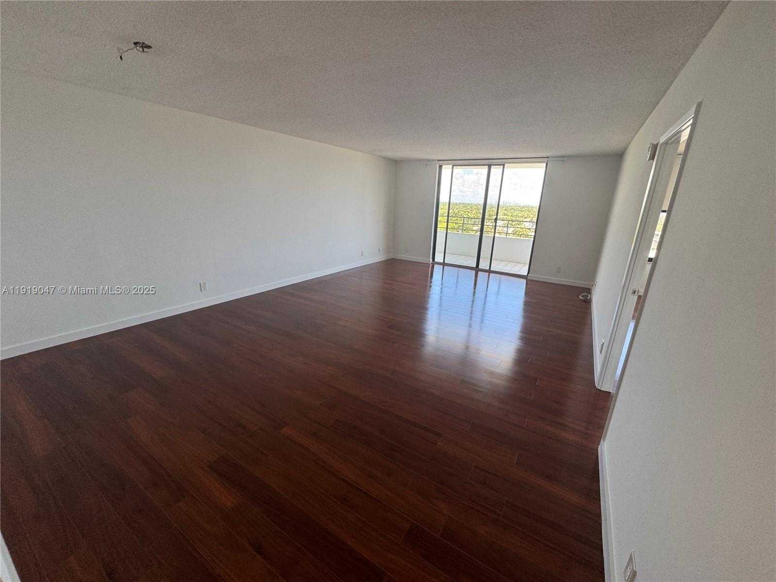 Small Image of 2500 PARKVIEW DR #1109, Hallandale Beach Number 4