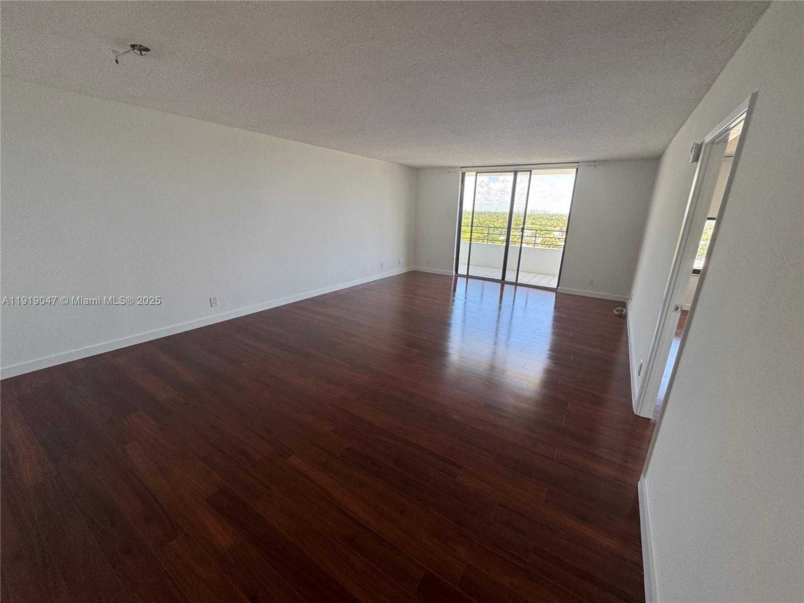Small Image of 2500 PARKVIEW DR #1109, Hallandale Beach Number 6