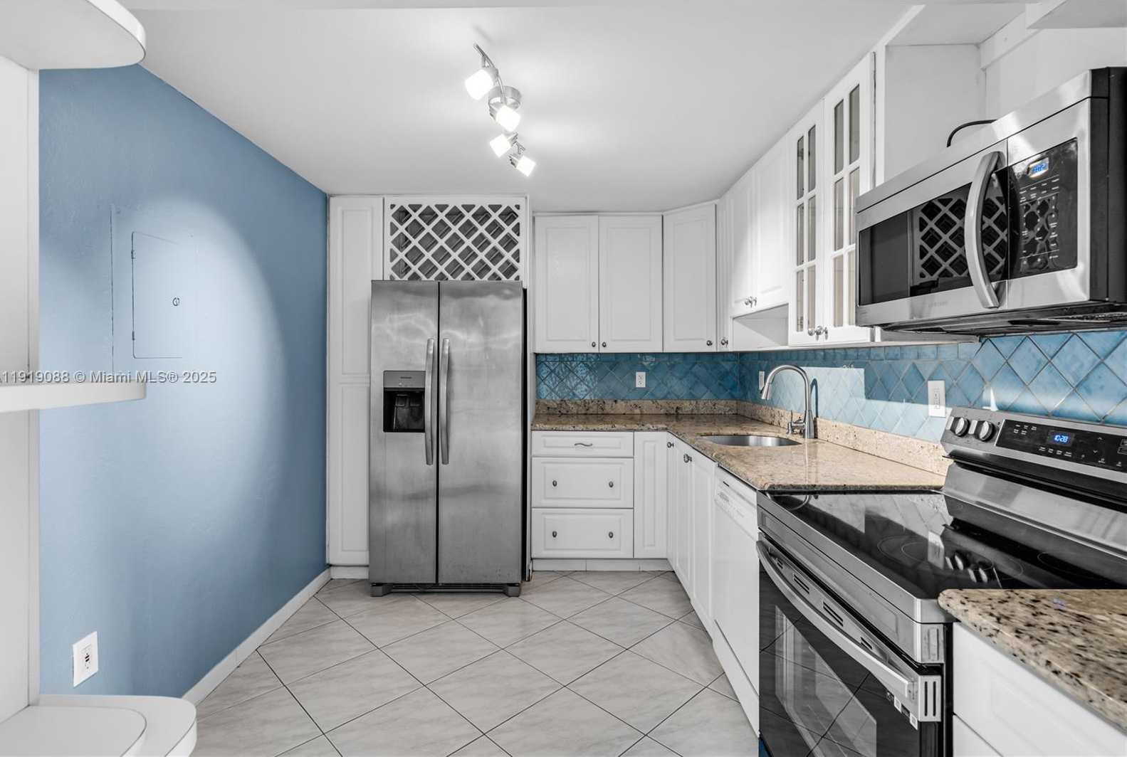 Small Image of 1420 BRICKELL BAY DR #608B, Miami Number 10