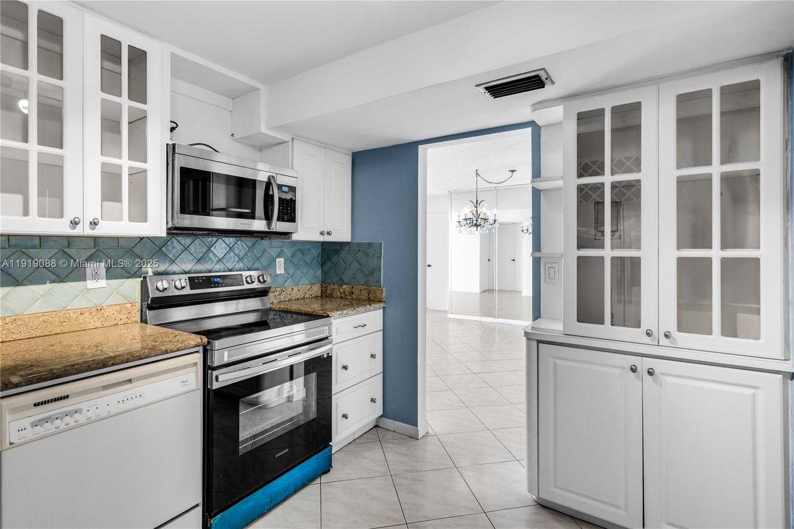 Small Image of 1420 BRICKELL BAY DR #608B, Miami Number 11