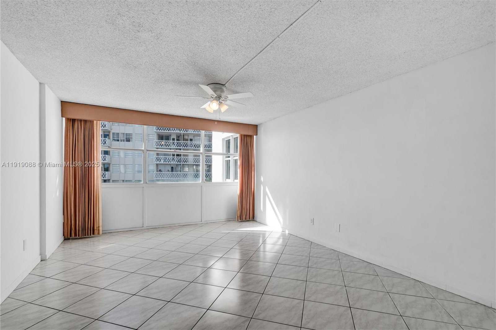 Small Image of 1420 BRICKELL BAY DR #608B, Miami Number 13