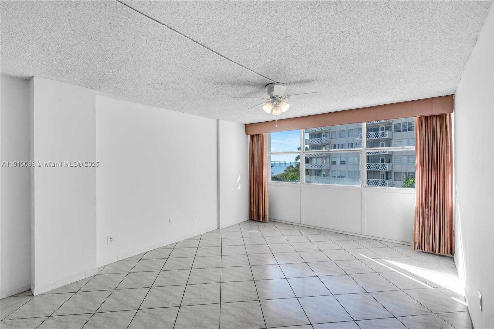 Small Image of 1420 BRICKELL BAY DR #608B, Miami Number 14