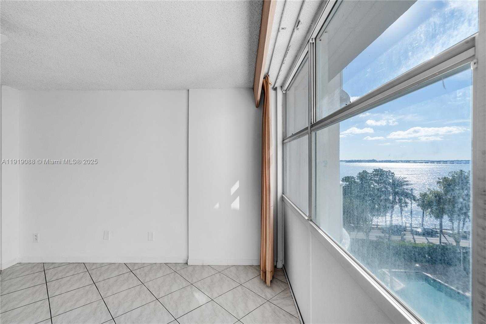 Small Image of 1420 BRICKELL BAY DR #608B, Miami Number 15