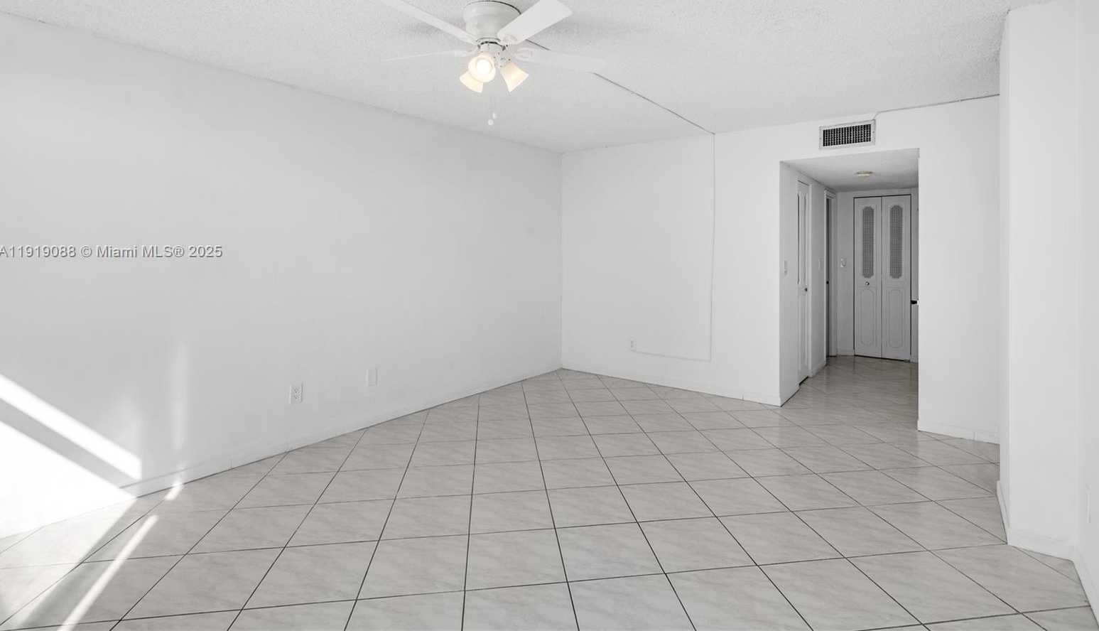 Small Image of 1420 BRICKELL BAY DR #608B, Miami Number 16