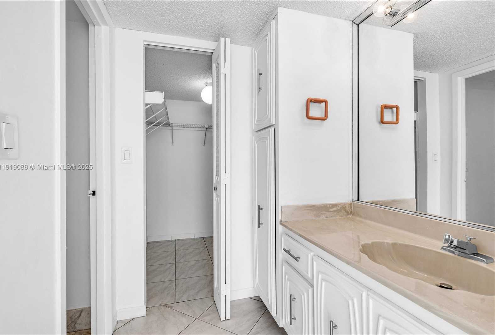 Small Image of 1420 BRICKELL BAY DR #608B, Miami Number 17