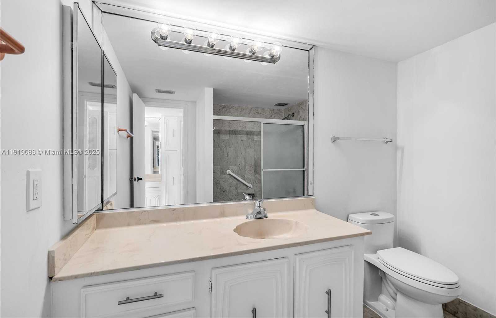 Small Image of 1420 BRICKELL BAY DR #608B, Miami Number 18