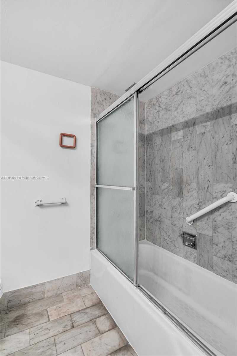 Small Image of 1420 BRICKELL BAY DR #608B, Miami Number 19