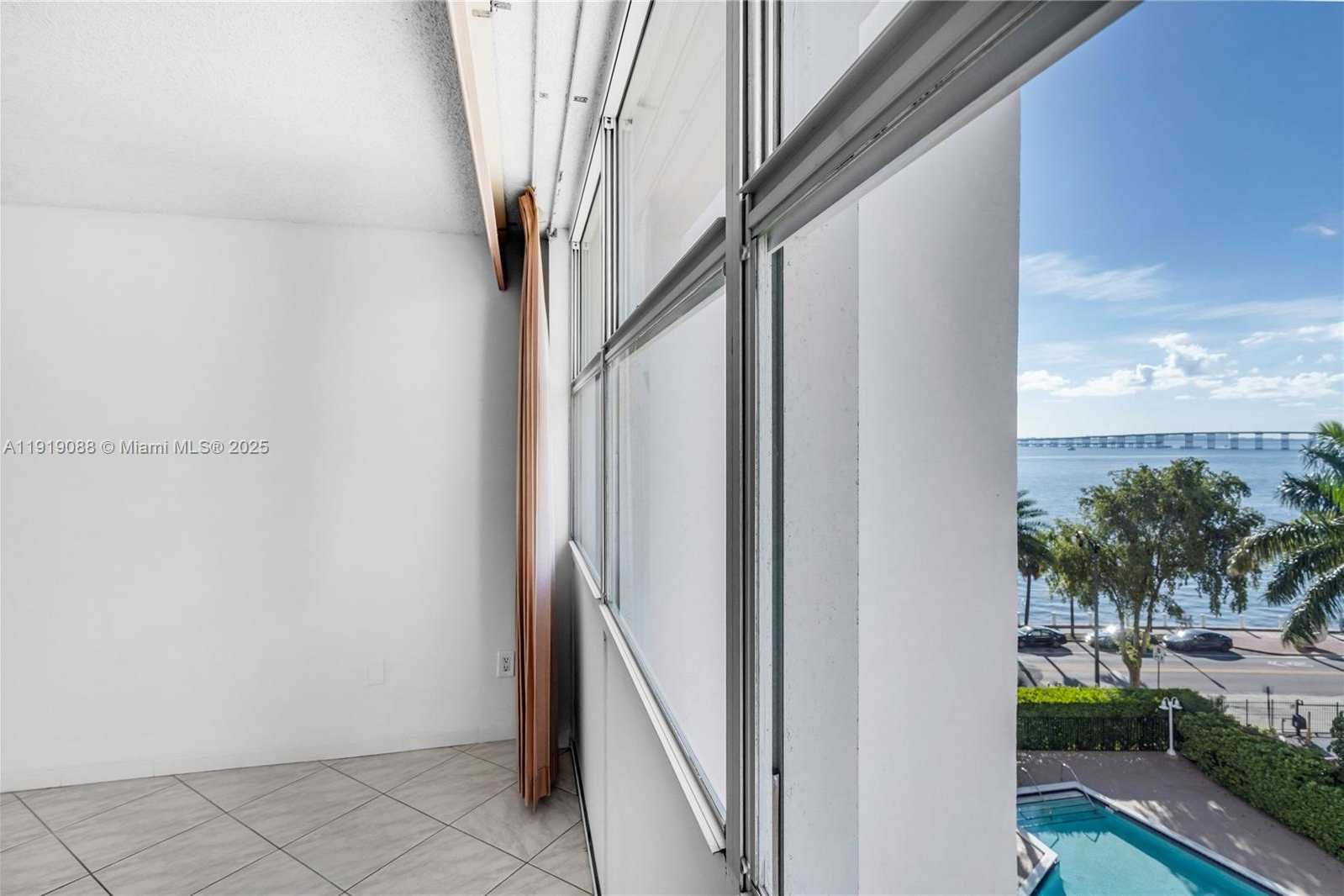 Small Image of 1420 BRICKELL BAY DR #608B, Miami Number 23
