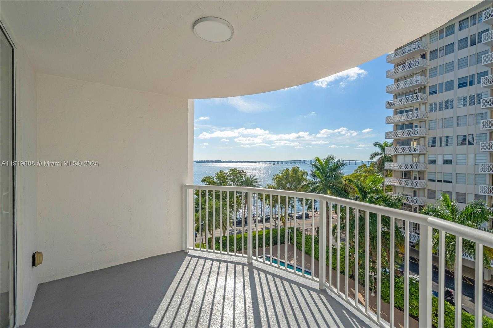 Small Image of 1420 BRICKELL BAY DR #608B, Miami Number 24