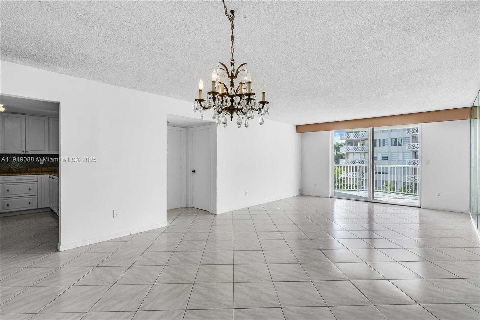 Small Image of 1420 BRICKELL BAY DR #608B, Miami Number 4